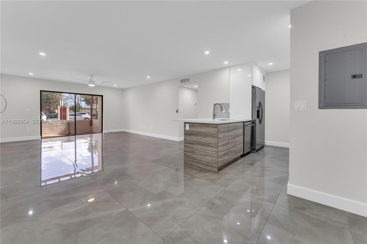 Real estate property located at 8660 149th Ave #208, Miami-dade, Lago Del Rey Condo #1, Miami, FL