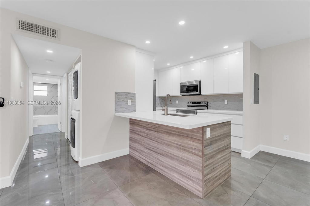 Real estate property located at 8660 149th Ave #208, Miami-dade, Lago Del Rey Condo #1, Miami, FL