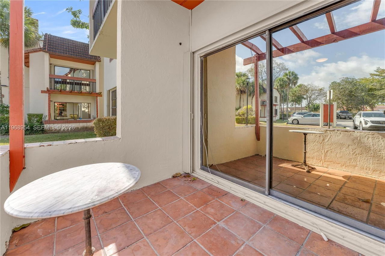 Real estate property located at 8660 149th Ave #208, Miami-dade, Lago Del Rey Condo #1, Miami, FL