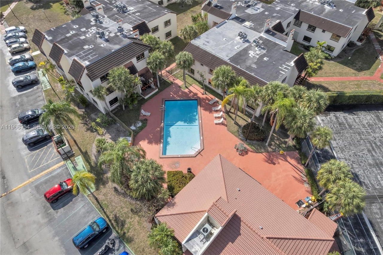 Real estate property located at 8660 149th Ave #208, Miami-dade, Lago Del Rey Condo #1, Miami, FL