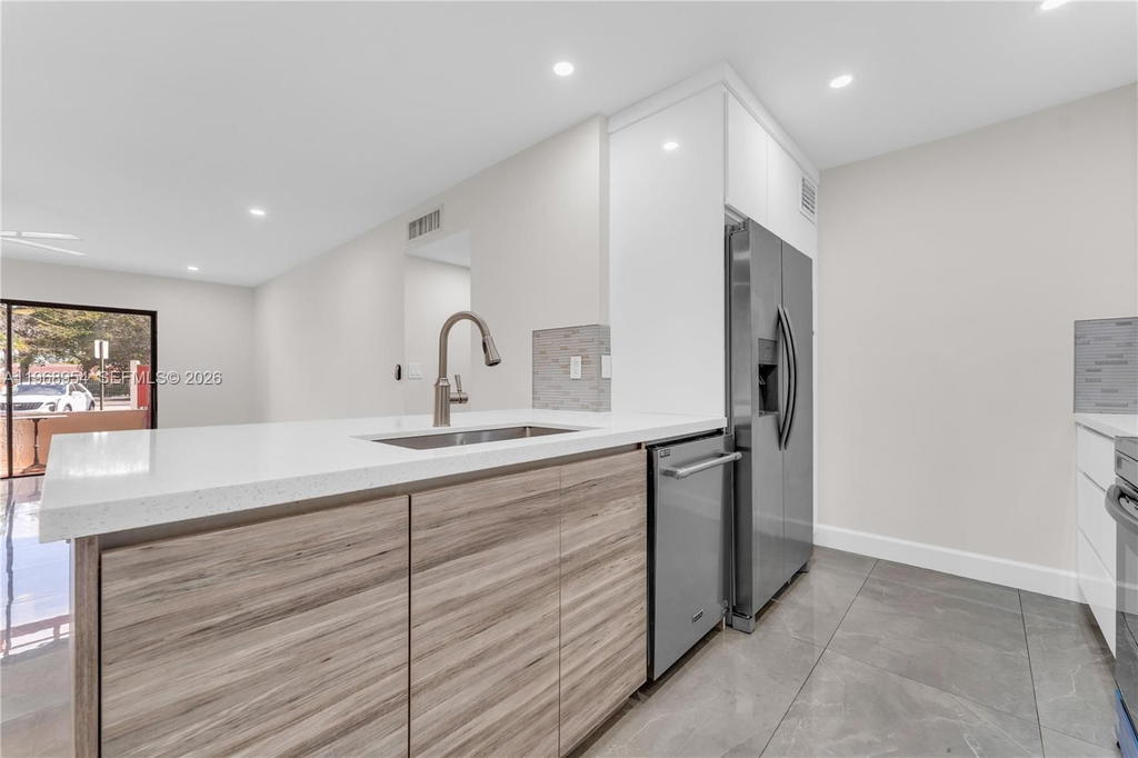 Real estate property located at 8660 149th Ave #208, Miami-dade, Lago Del Rey Condo #1, Miami, FL