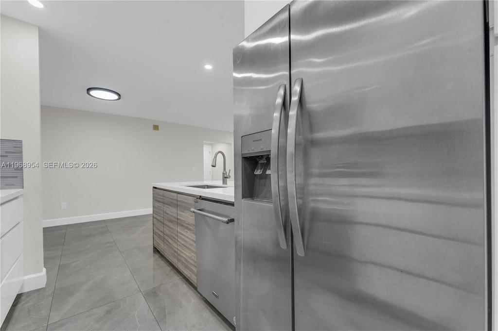 Real estate property located at 8660 149th Ave #208, Miami-dade, Lago Del Rey Condo #1, Miami, FL