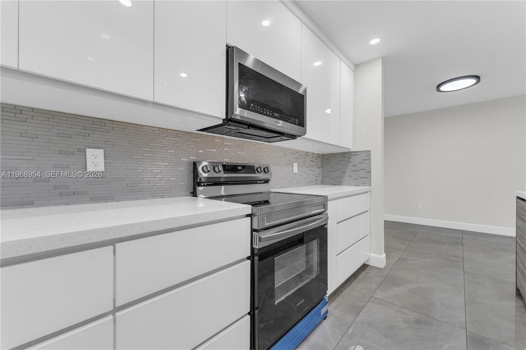 Real estate property located at 8660 149th Ave #208, Miami-dade, Lago Del Rey Condo #1, Miami, FL
