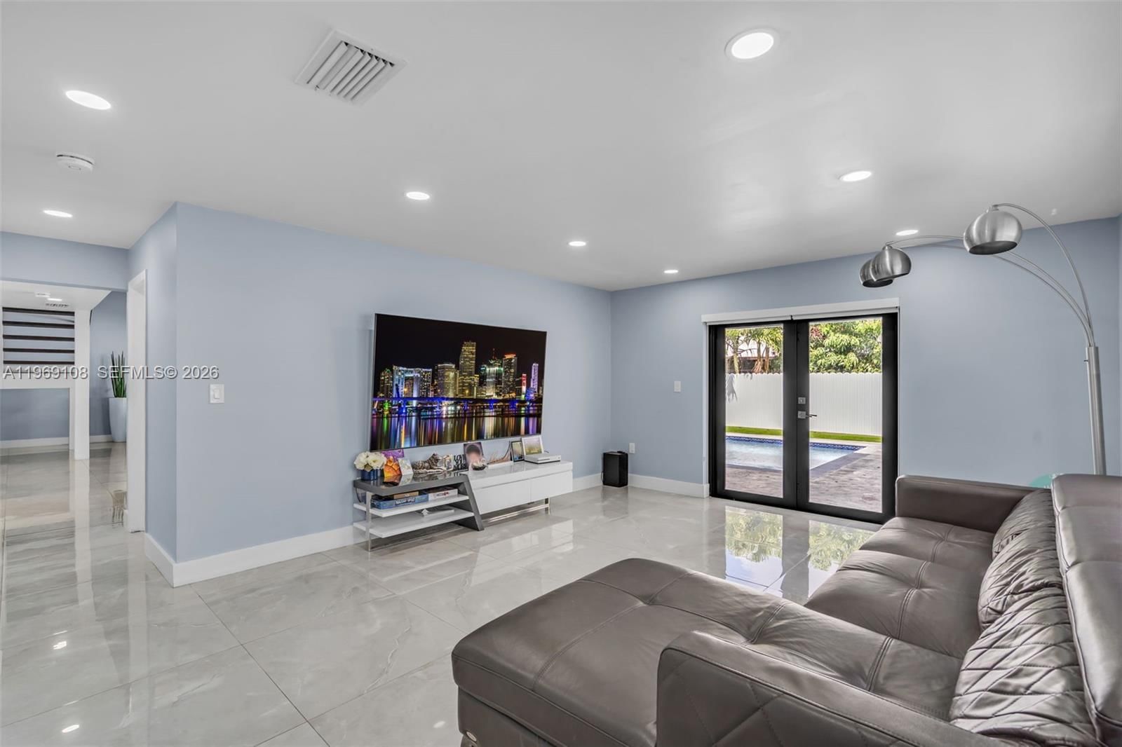Real estate property located at 6325 200th St, Miami-dade, Country Lake Manors Sec 2, Hialeah, FL