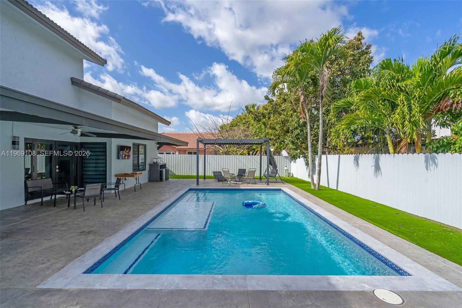 Real estate property located at 6325 200th St, Miami-dade, Country Lake Manors Sec 2, Hialeah, FL