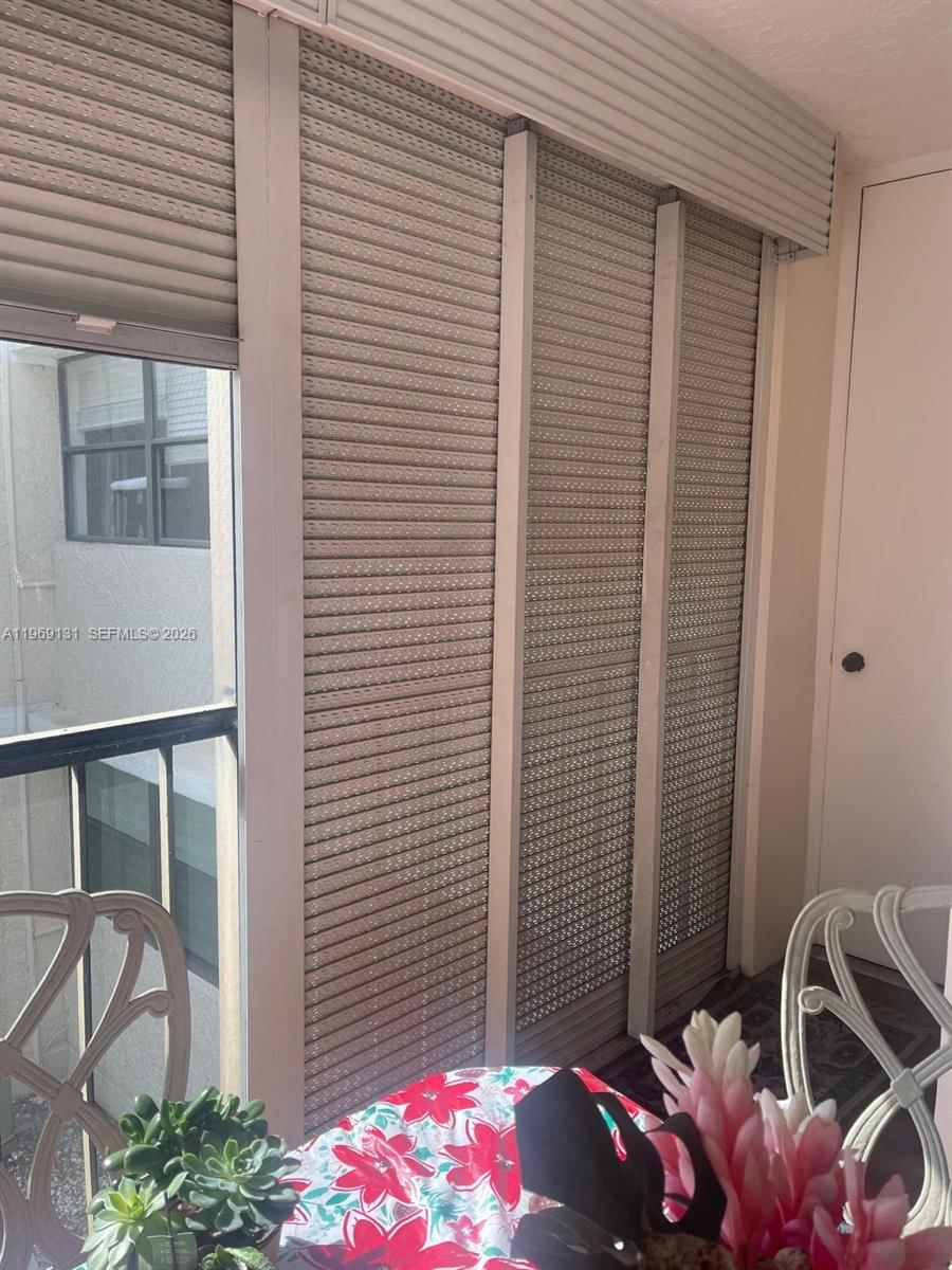 Real estate property located at 16500 Golf Club Rd #204, Broward, Building 1a Of Country Cl, Weston, FL