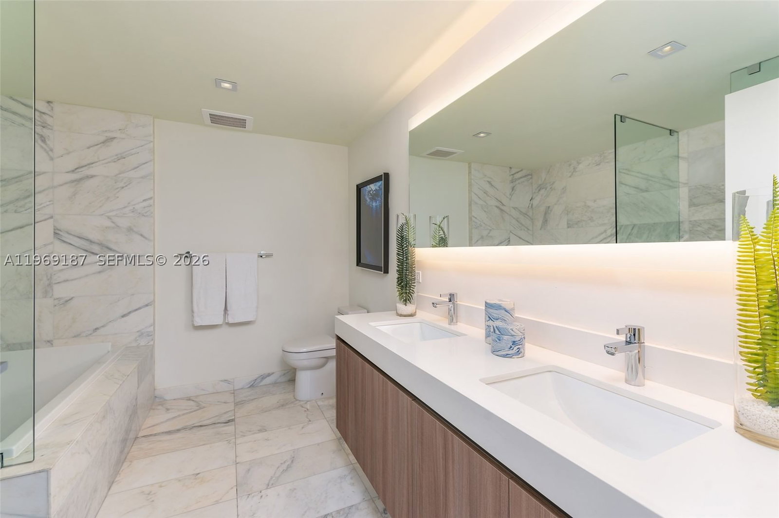 Real estate property located at 401 Birch Rd #502, Broward, Tiffany House Condo, Fort Lauderdale, FL