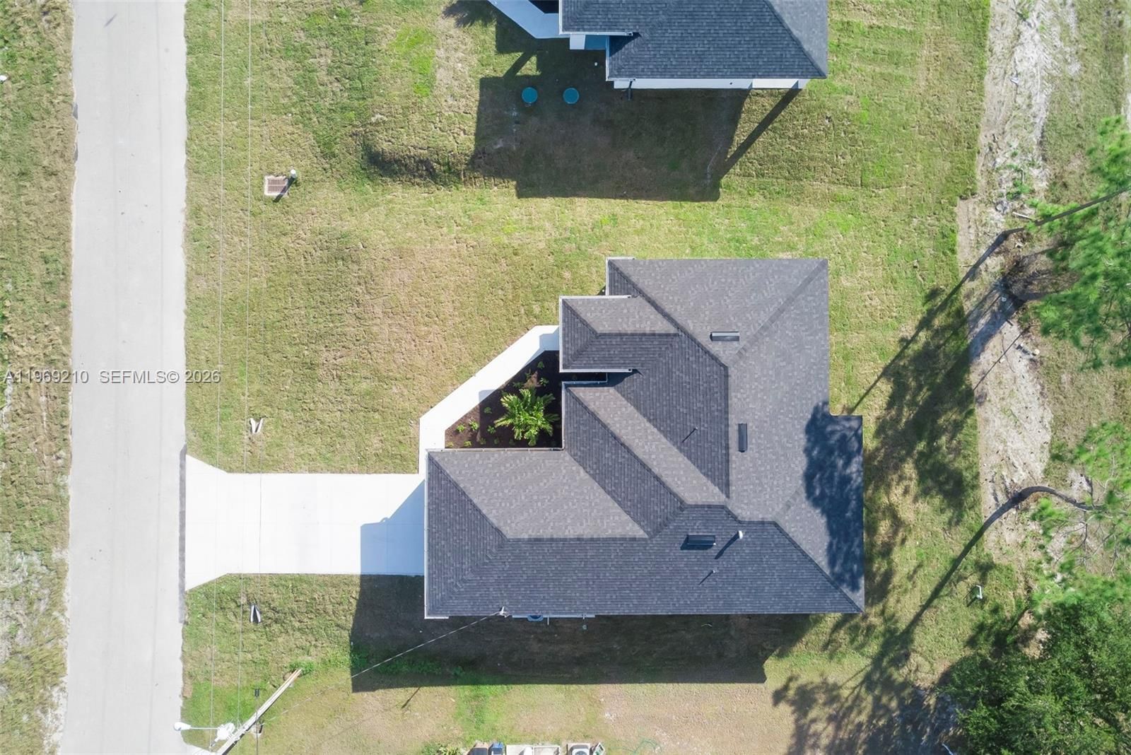 Real estate property located at 1136 Helen Ave S, Lee, Lehigh Acres, Lehigh Acres, FL