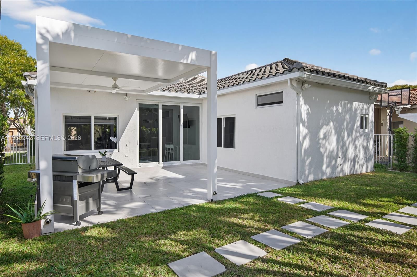 Real estate property located at 4115 Sabal Ridge Cir, Broward, The Ridges, Weston, FL