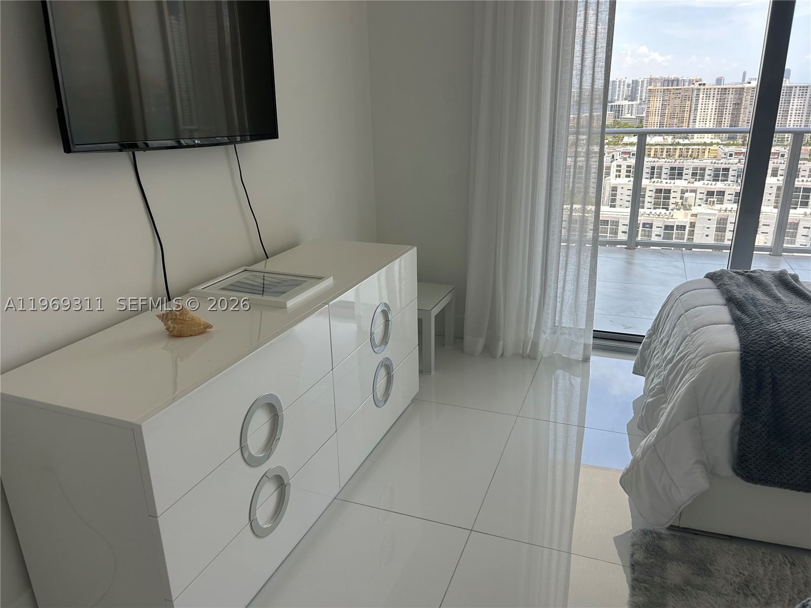 Real estate property located at 300 Sunny Isles Blvd #4-2305, Miami-dade, Parque Towers Condo, Sunny Isles Beach, FL