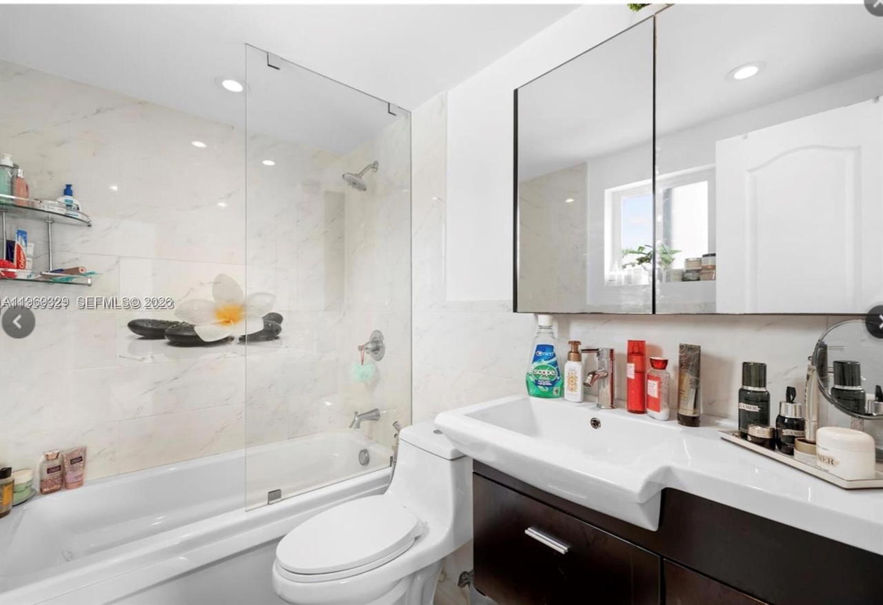 Real estate property located at 2530 3rd Ave #305, Miami-dade, Coral Way Manor Condo, Miami, FL