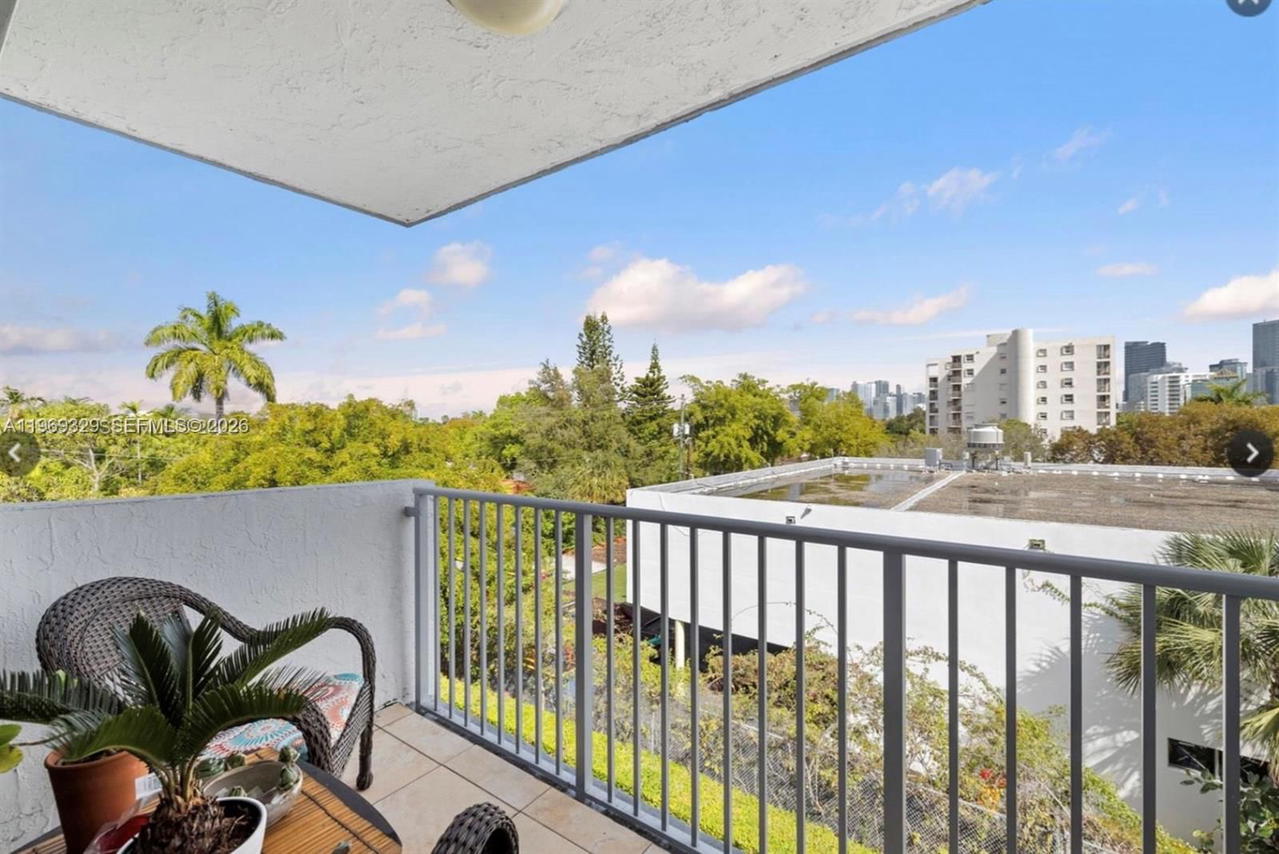Real estate property located at 2530 3rd Ave #305, Miami-dade, Coral Way Manor Condo, Miami, FL