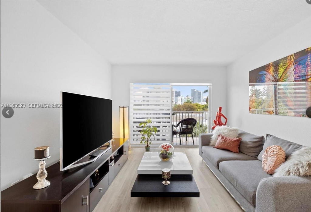 Real estate property located at 2530 3rd Ave #305, Miami-dade, Coral Way Manor Condo, Miami, FL