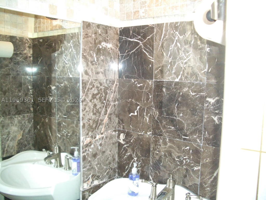 Real estate property located at 10900 104th St #324, Miami-dade, The Berkeley Condo, Miami, FL