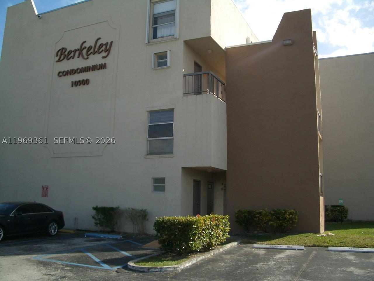 Real estate property located at 10900 104th St #324, Miami-dade, The Berkeley Condo, Miami, FL