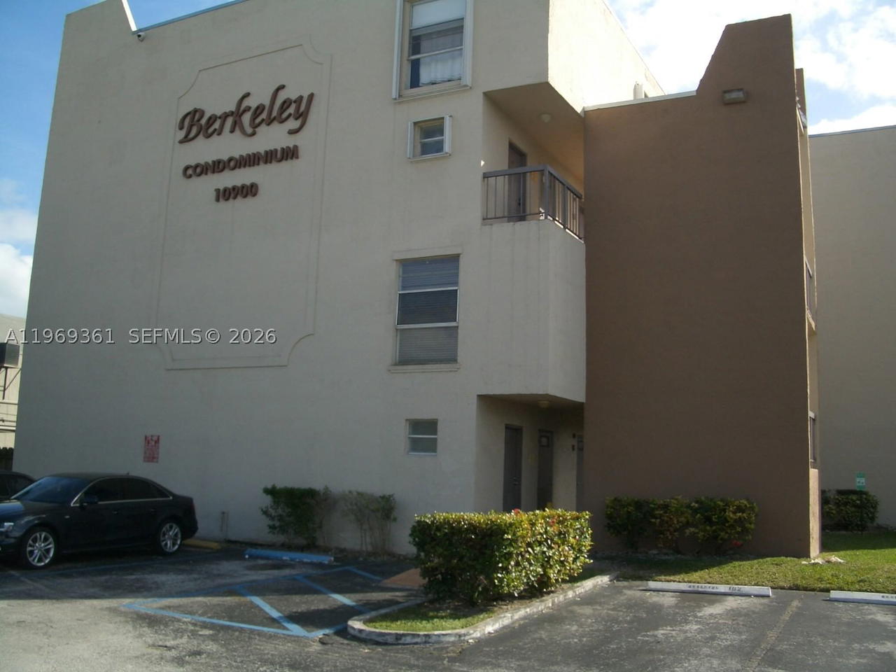 Real estate property located at 10900 104th St #324, Miami-dade, The Berkeley Condo, Miami, FL