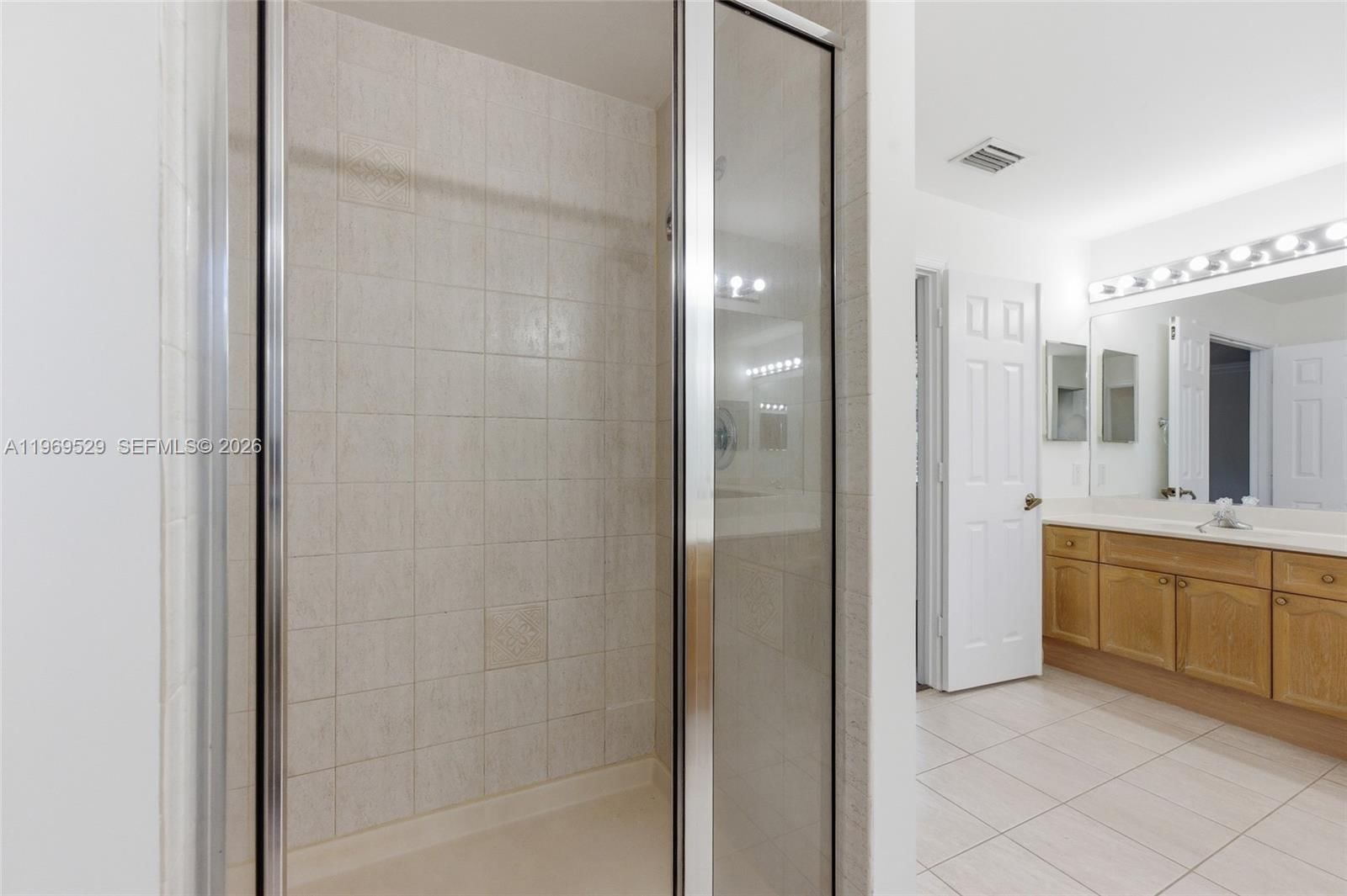 Real estate property located at 2455 Greenbrier Ct, Broward, Hunters Pointe 1, Weston, FL