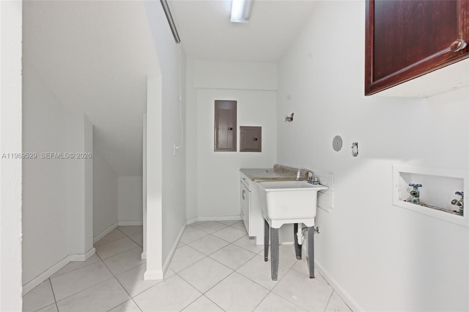 Real estate property located at 2455 Greenbrier Ct, Broward, Hunters Pointe 1, Weston, FL