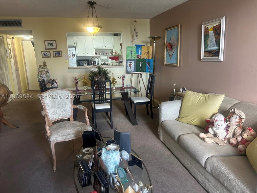 Real estate property located at 7118 Bonita Dr #704, Miami-dade, Fountain Towers Condo, Miami Beach, FL