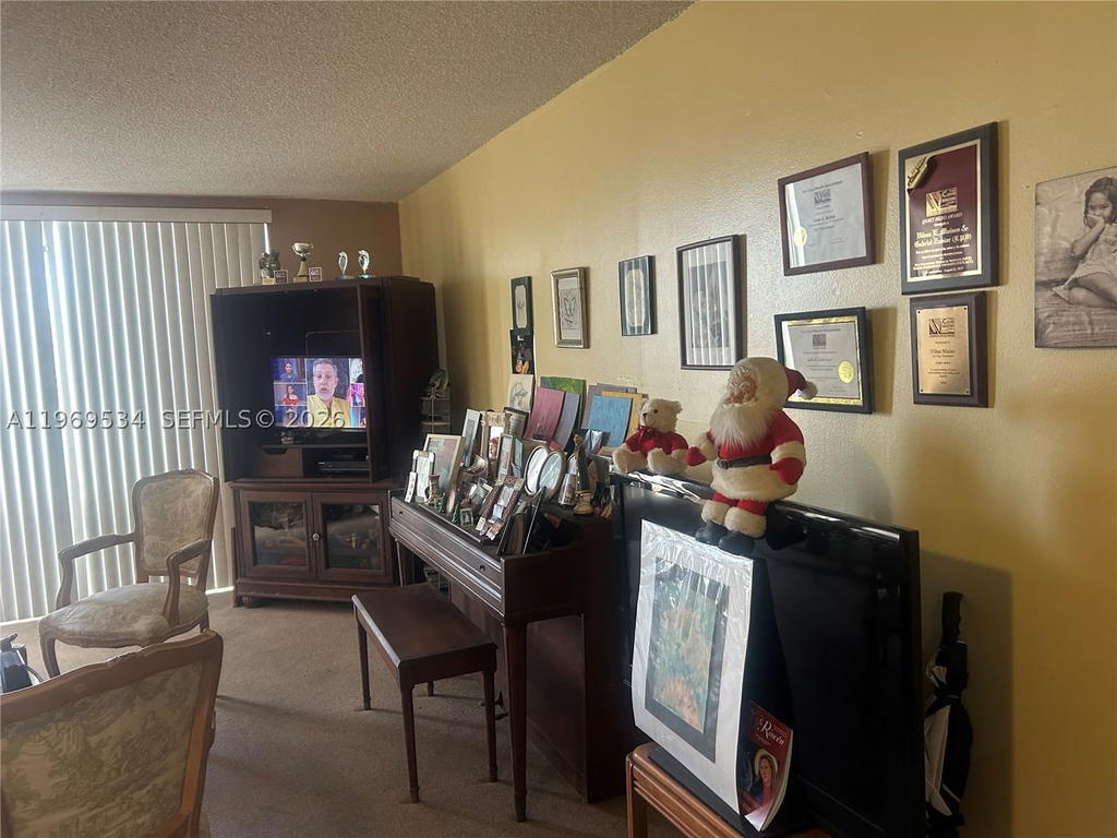 Real estate property located at 7118 Bonita Dr #704, Miami-dade, Fountain Towers Condo, Miami Beach, FL