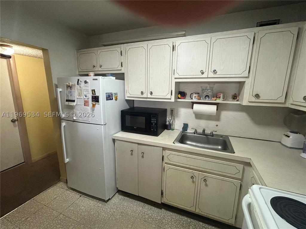 Real estate property located at 7118 Bonita Dr #704, Miami-dade, Fountain Towers Condo, Miami Beach, FL