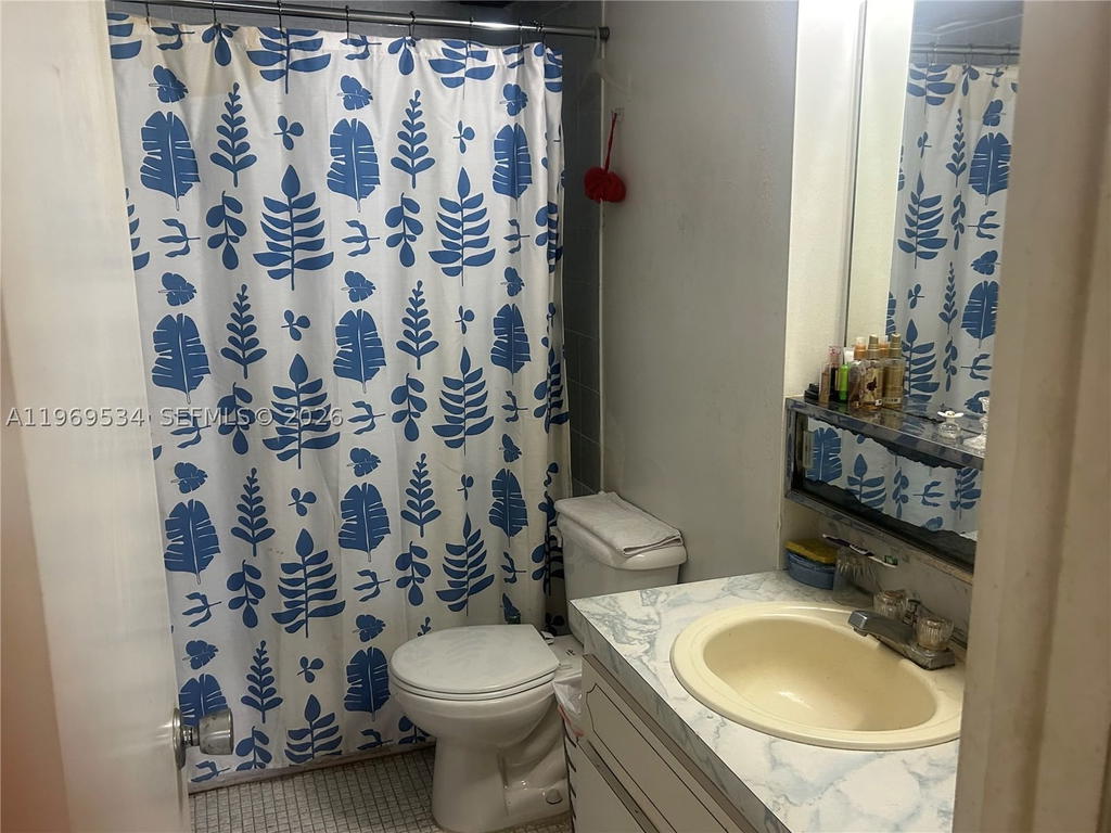 Real estate property located at 7118 Bonita Dr #704, Miami-dade, Fountain Towers Condo, Miami Beach, FL