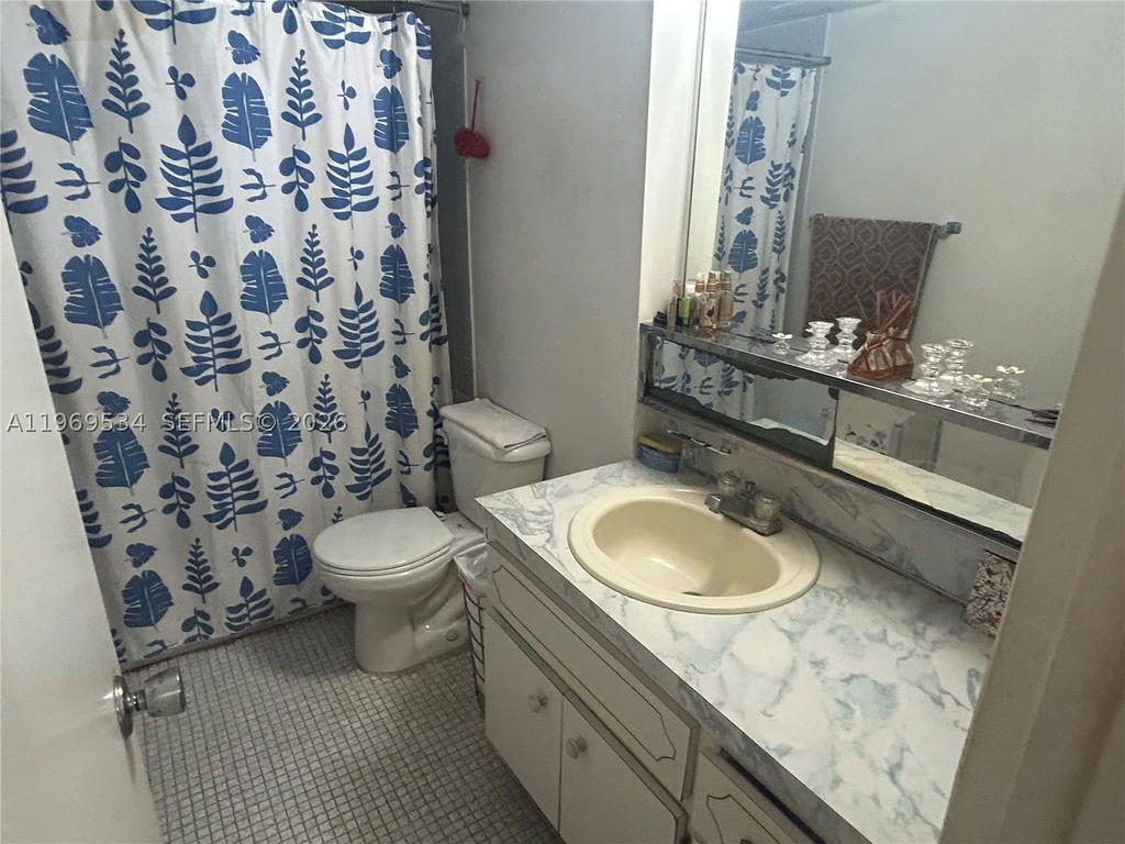 Real estate property located at 7118 Bonita Dr #704, Miami-dade, Fountain Towers Condo, Miami Beach, FL