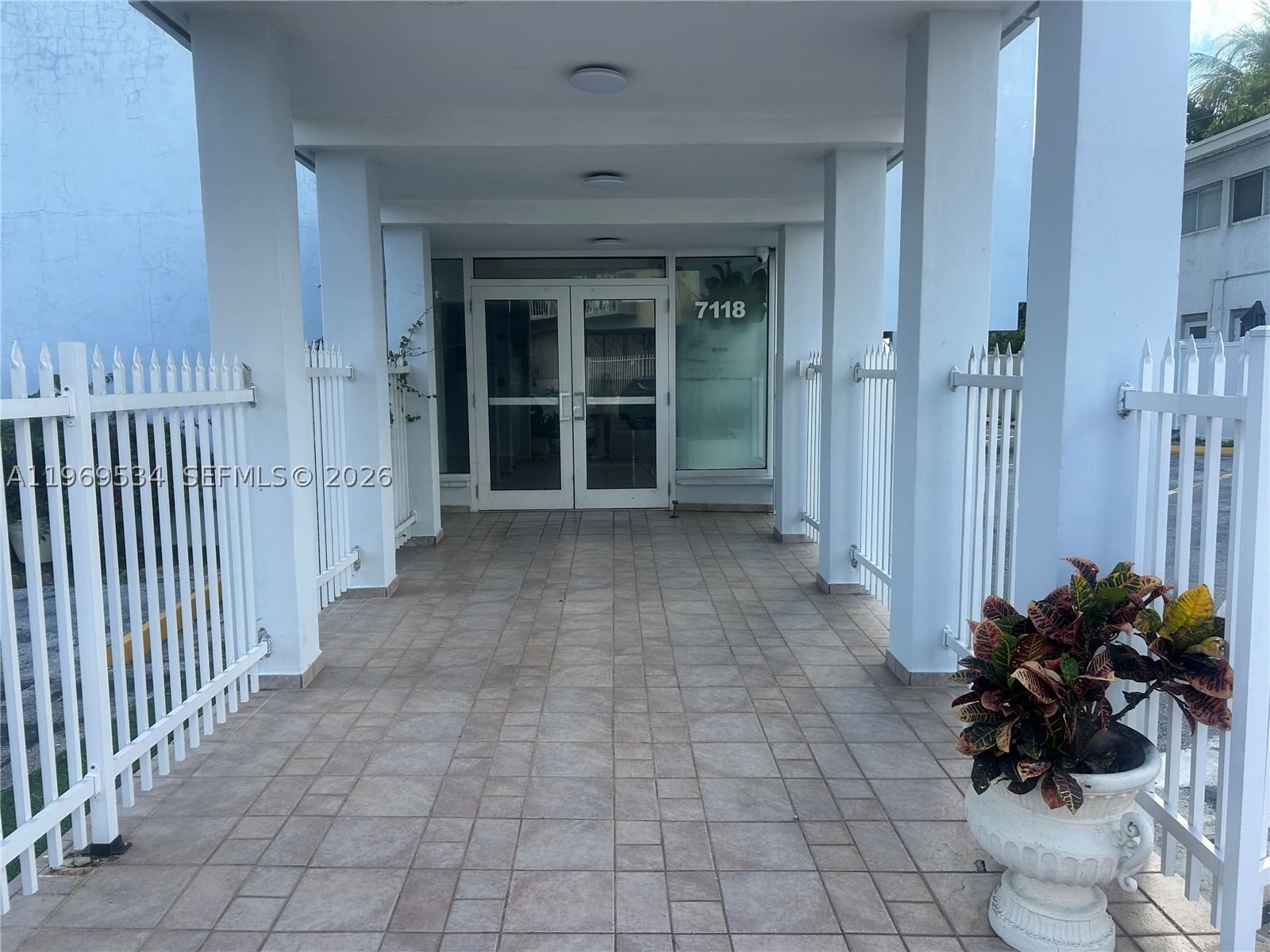 Real estate property located at 7118 Bonita Dr #704, Miami-dade, Fountain Towers Condo, Miami Beach, FL
