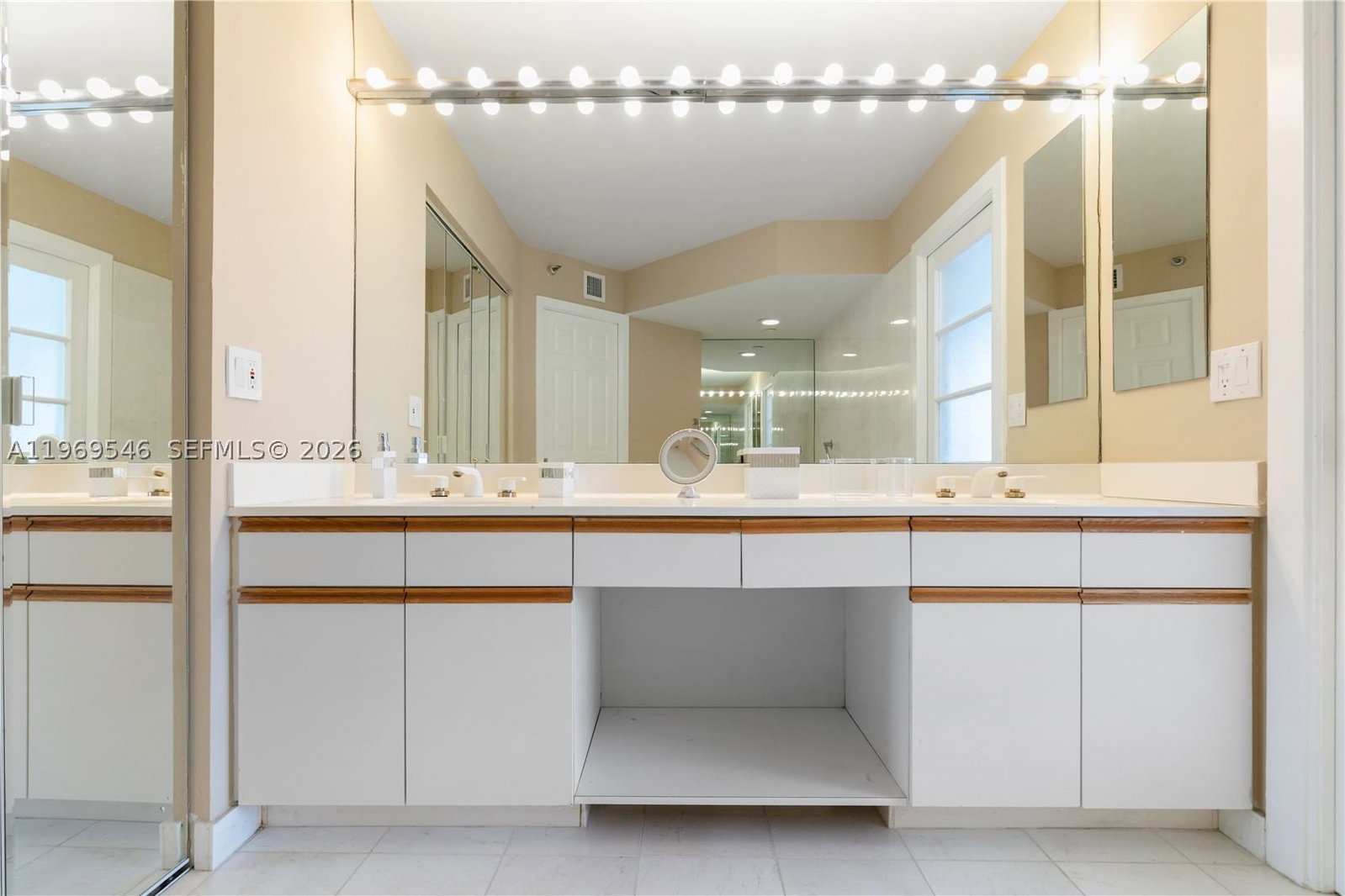 Real estate property located at 3500 Mystic Pointe Dr #2603, Miami-dade, Mystic Pointe Tower 400 C, Aventura, FL