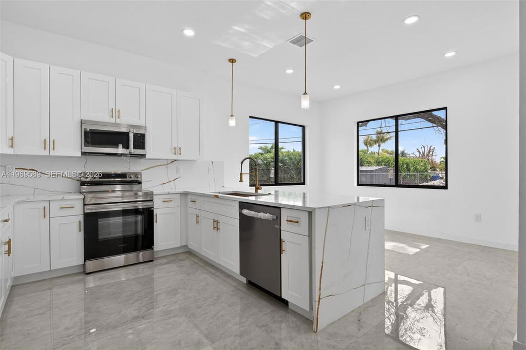 Real estate property located at 3050 24th St, Broward, Golden Ridge, Fort Lauderdale, FL