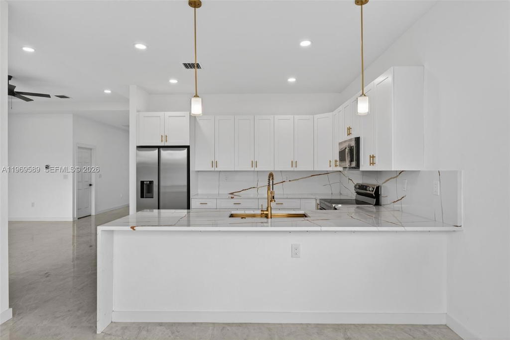 Real estate property located at 3050 24th St, Broward, Golden Ridge, Fort Lauderdale, FL