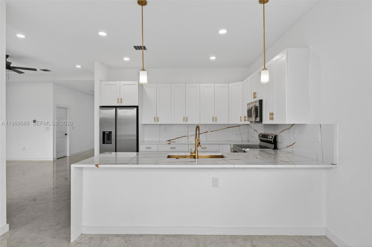 Real estate property located at 3050 24th St, Broward, Golden Ridge, Fort Lauderdale, FL