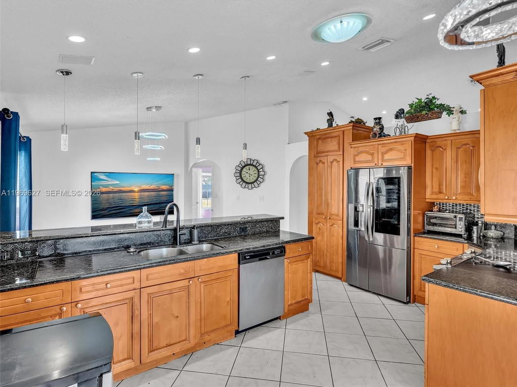 Real estate property located at 9166 168th Ct, Miami-dade, Forest Lakes Townhomes, Miami, FL