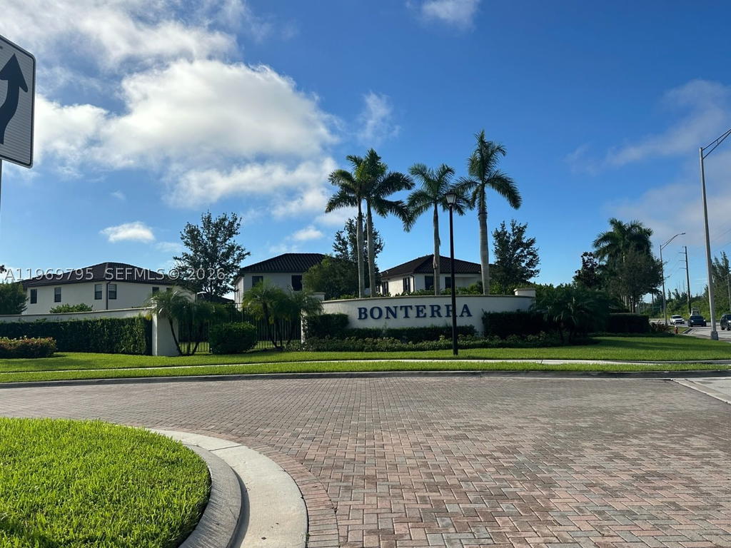 Real estate property located at 9374 32nd Ln, Miami-dade, Bonterra, Hialeah, FL