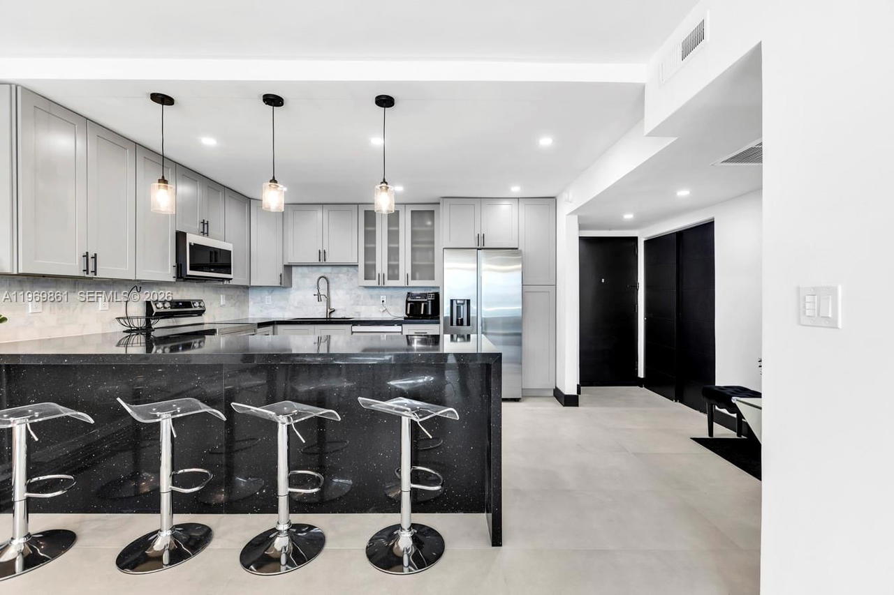 Real estate property located at 19380 Collins Ave #1212, Miami-dade, Oceanview Building B Cond, Sunny Isles Beach, FL