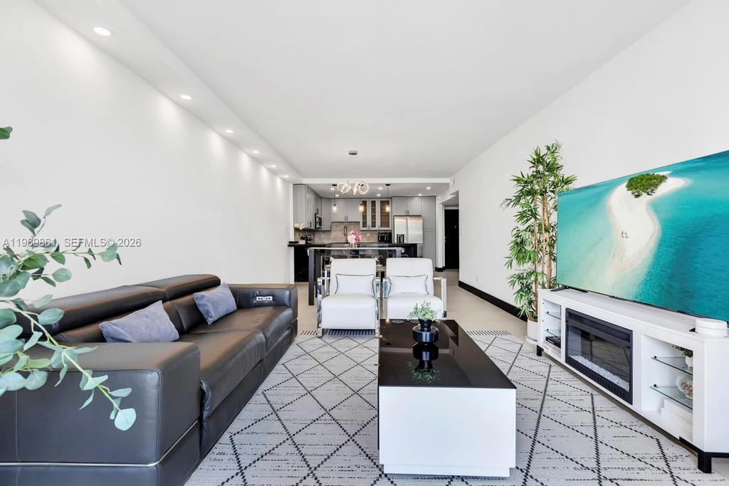 Real estate property located at 19380 Collins Ave #1212, Miami-dade, Oceanview Building B Cond, Sunny Isles Beach, FL