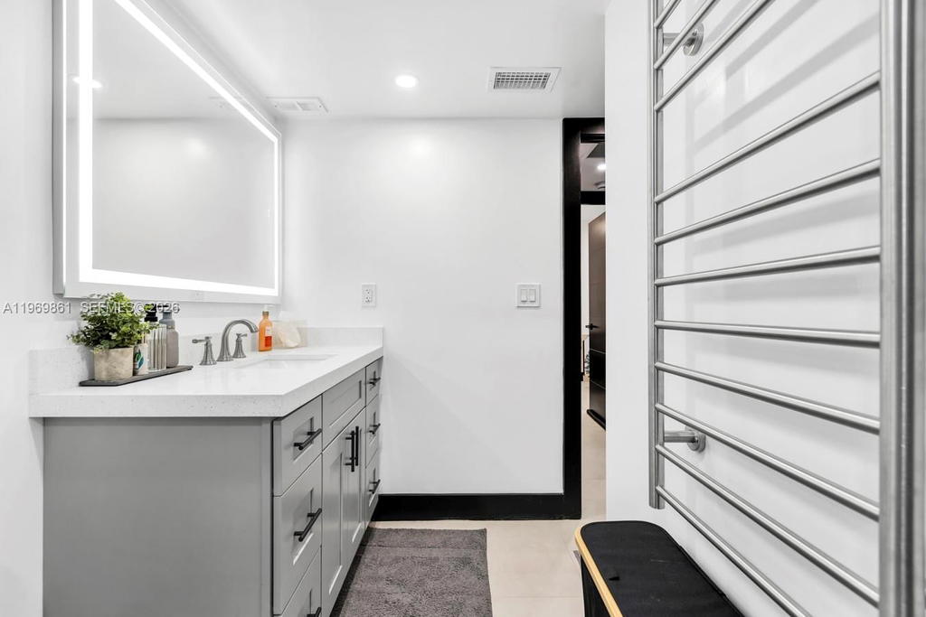 Real estate property located at 19380 Collins Ave #1212, Miami-dade, Oceanview Building B Cond, Sunny Isles Beach, FL