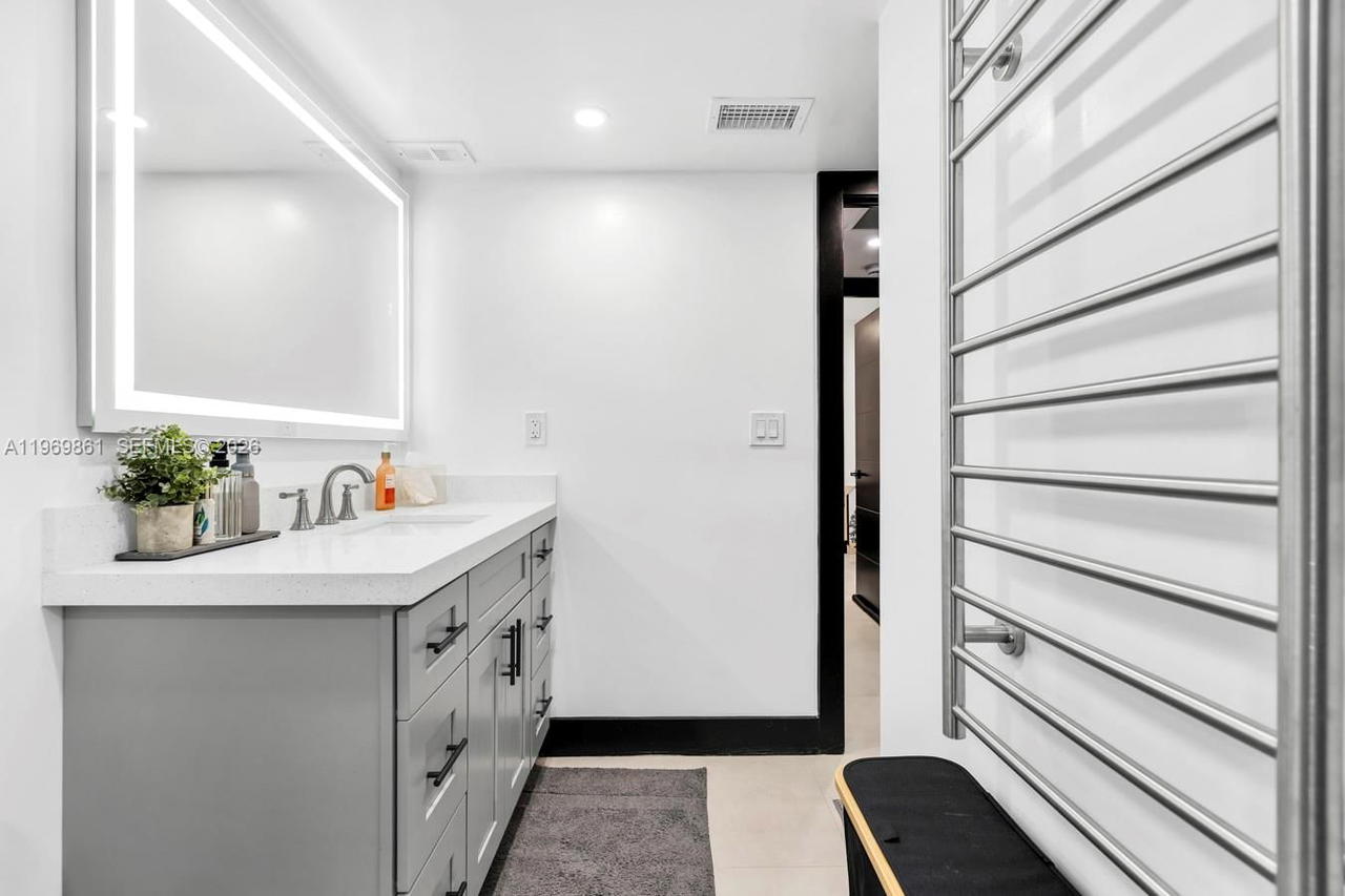 Real estate property located at 19380 Collins Ave #1212, Miami-dade, Oceanview Building B Cond, Sunny Isles Beach, FL