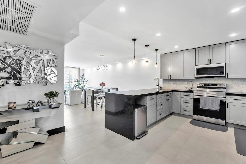 Real estate property located at 19380 Collins Ave #1212, Miami-dade, Oceanview Building B Cond, Sunny Isles Beach, FL