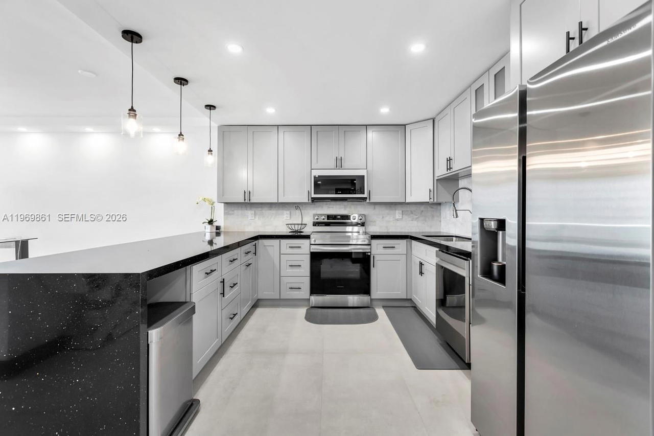 Real estate property located at 19380 Collins Ave #1212, Miami-dade, Oceanview Building B Cond, Sunny Isles Beach, FL