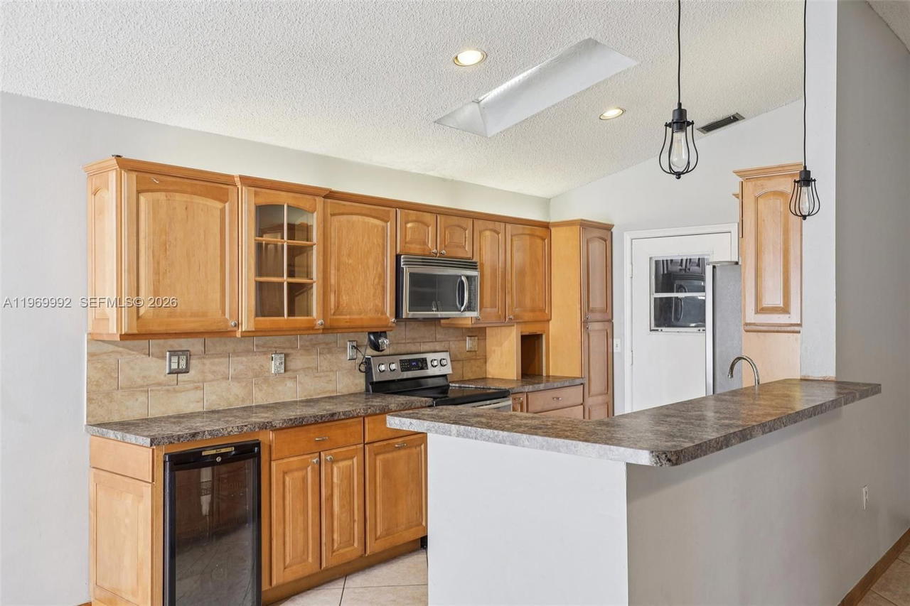 Real estate property located at 9700 59th St, Broward, Colony At Stirling, Cooper City, FL