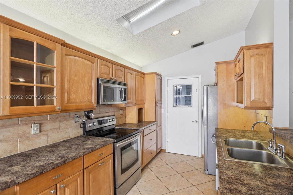 Real estate property located at 9700 59th St, Broward, Colony At Stirling, Cooper City, FL