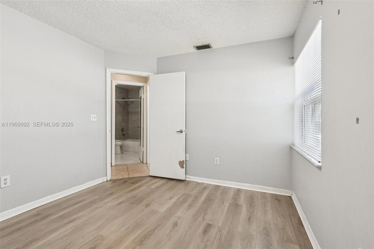 Real estate property located at 9700 59th St, Broward, Colony At Stirling, Cooper City, FL