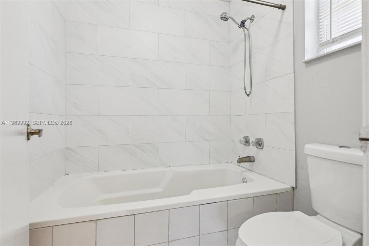 Real estate property located at 9700 59th St, Broward, Colony At Stirling, Cooper City, FL