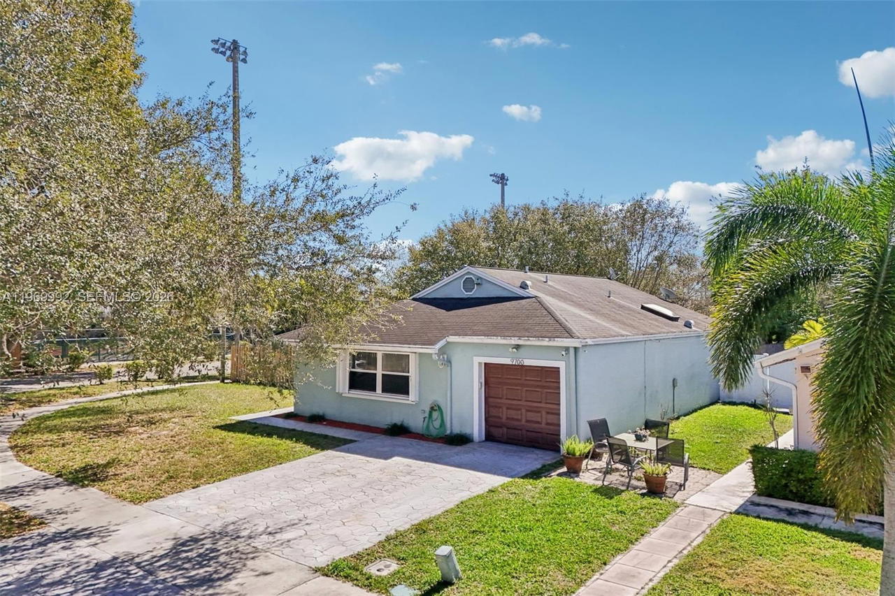 Real estate property located at 9700 59th St, Broward, Colony At Stirling, Cooper City, FL