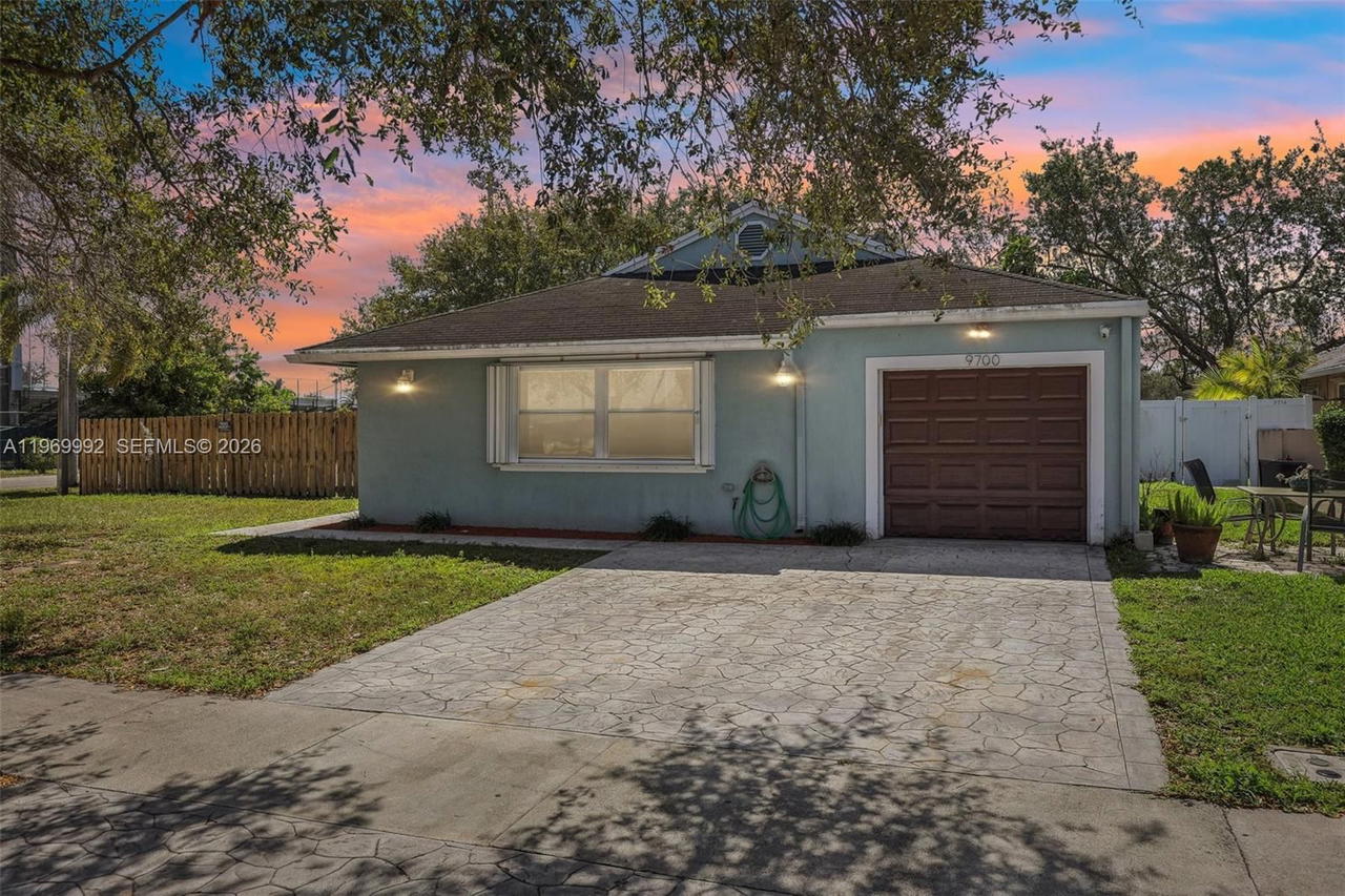 Real estate property located at 9700 59th St, Broward, Colony At Stirling, Cooper City, FL