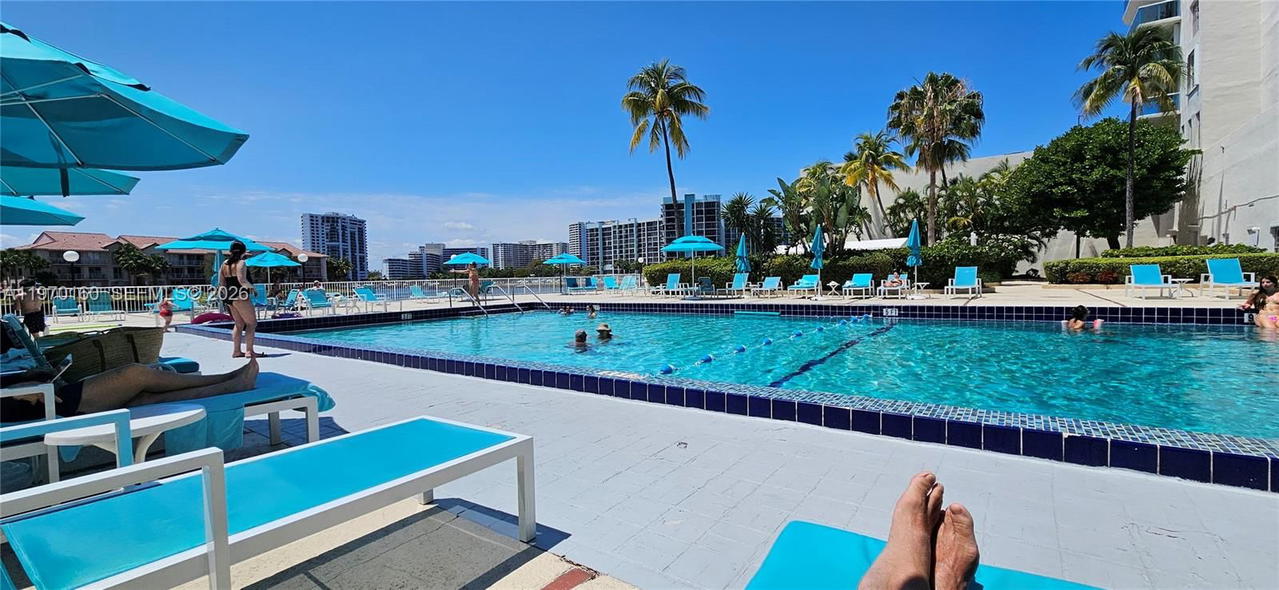 Real estate property located at 3800 Ocean Dr #322, Broward, Hallmark Of Hollywood Con, Hollywood, FL