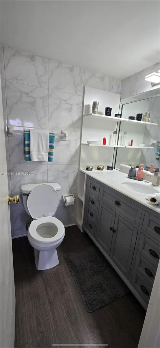 Real estate property located at 3800 Ocean Dr #322, Broward, Hallmark Of Hollywood Con, Hollywood, FL