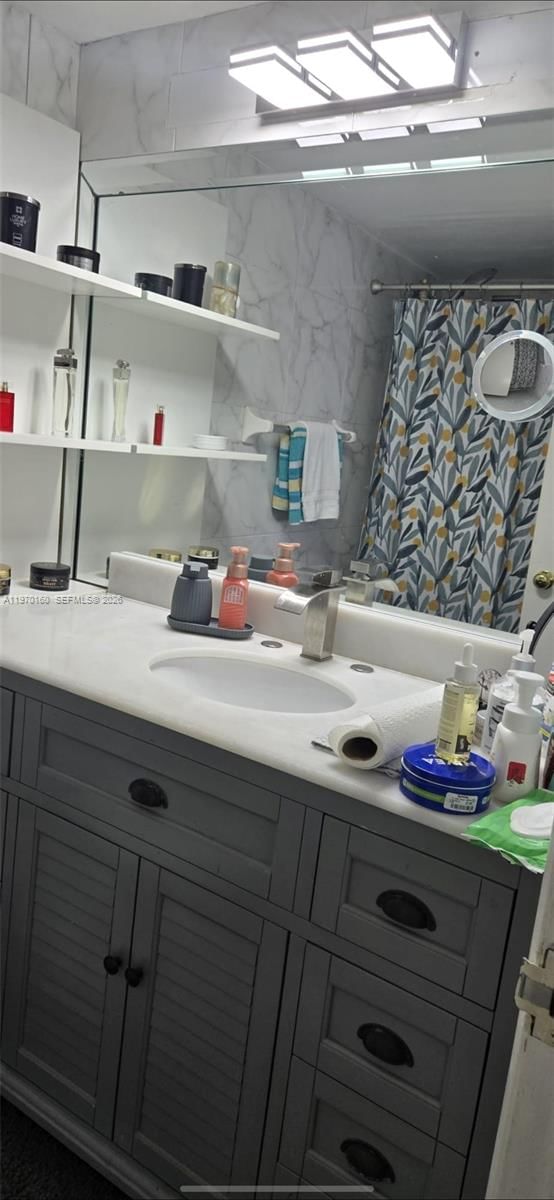 Real estate property located at 3800 Ocean Dr #322, Broward, Hallmark Of Hollywood Con, Hollywood, FL