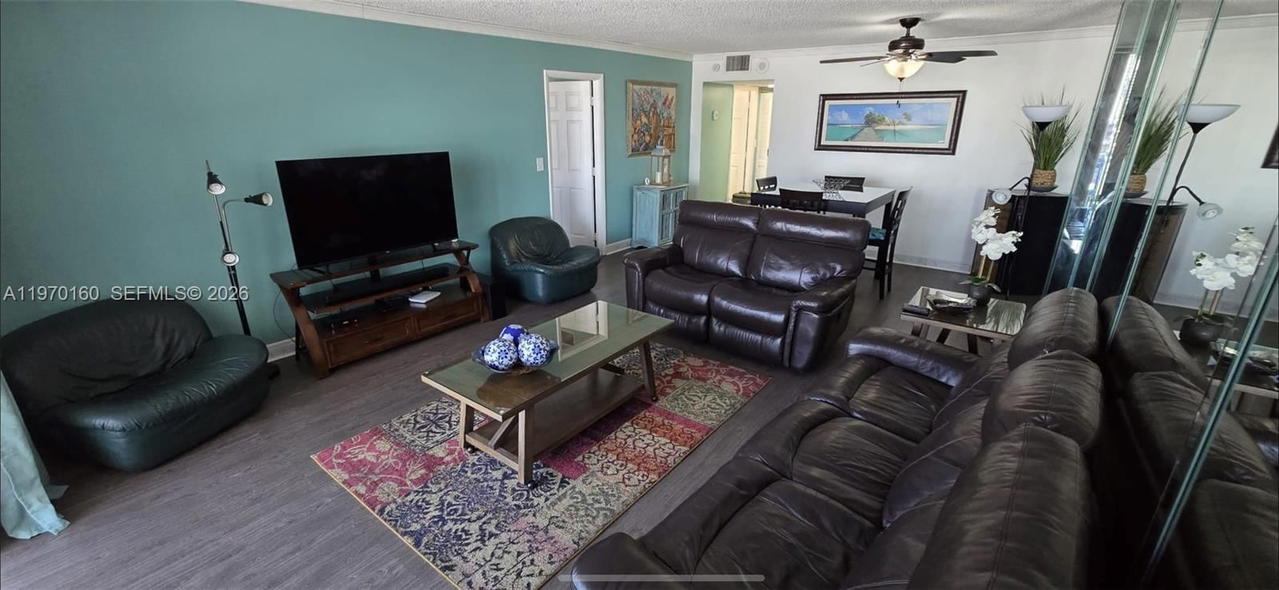 Real estate property located at 3800 Ocean Dr #322, Broward, Hallmark Of Hollywood Con, Hollywood, FL